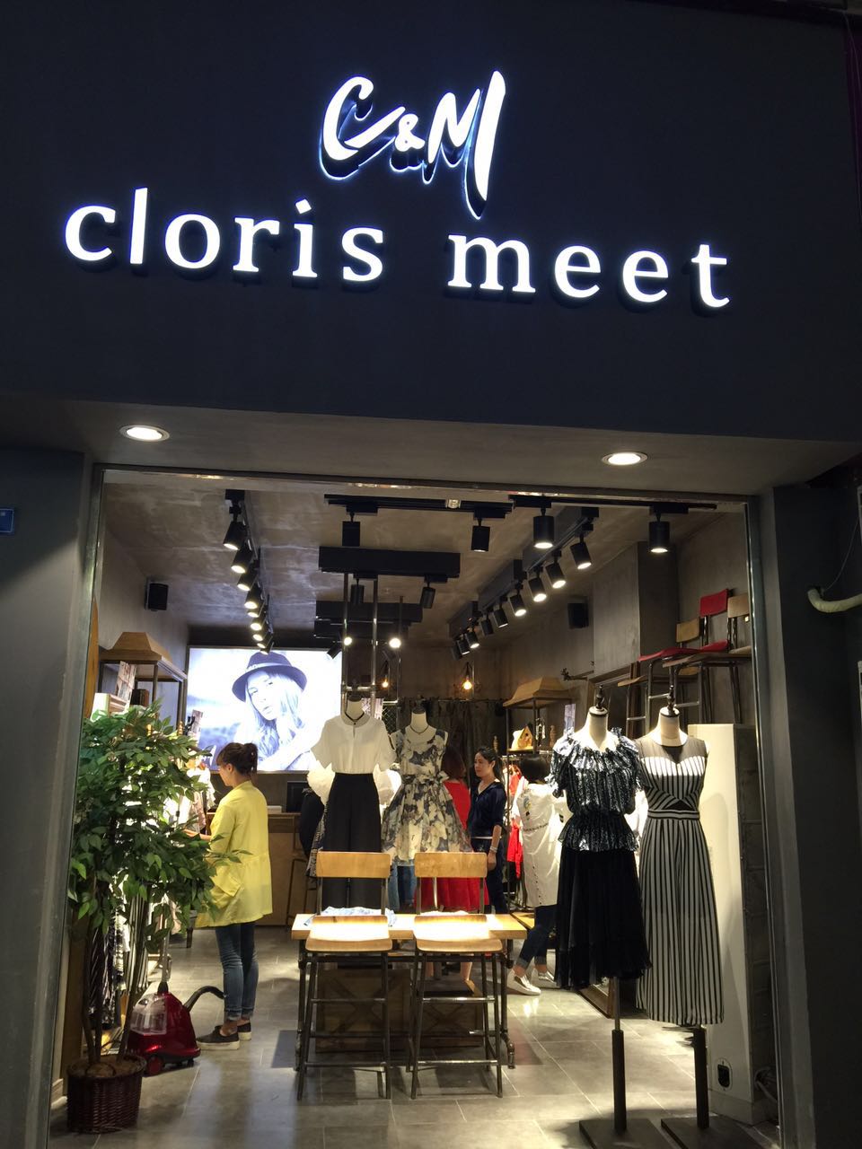 cloris meet新锐女装品牌,遇见你是最浪漫的邂逅