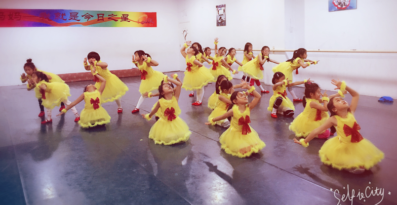 北京校园舞蹈学校 携手 《2016阳光下的花朵青少年艺术节》