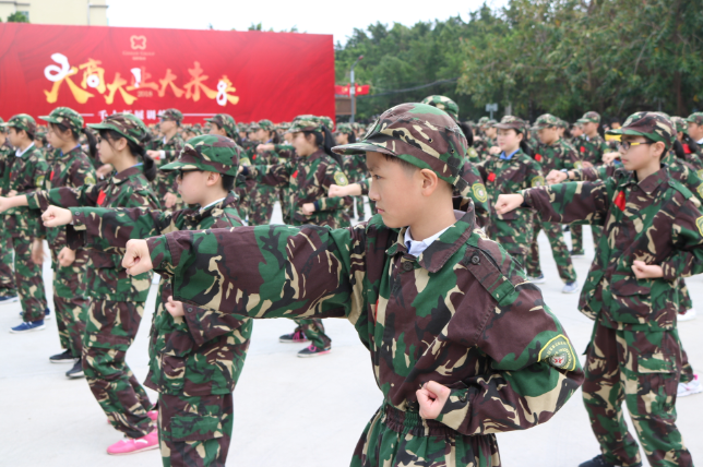 深圳市華僑城中學(xué)國防軍訓(xùn)開營