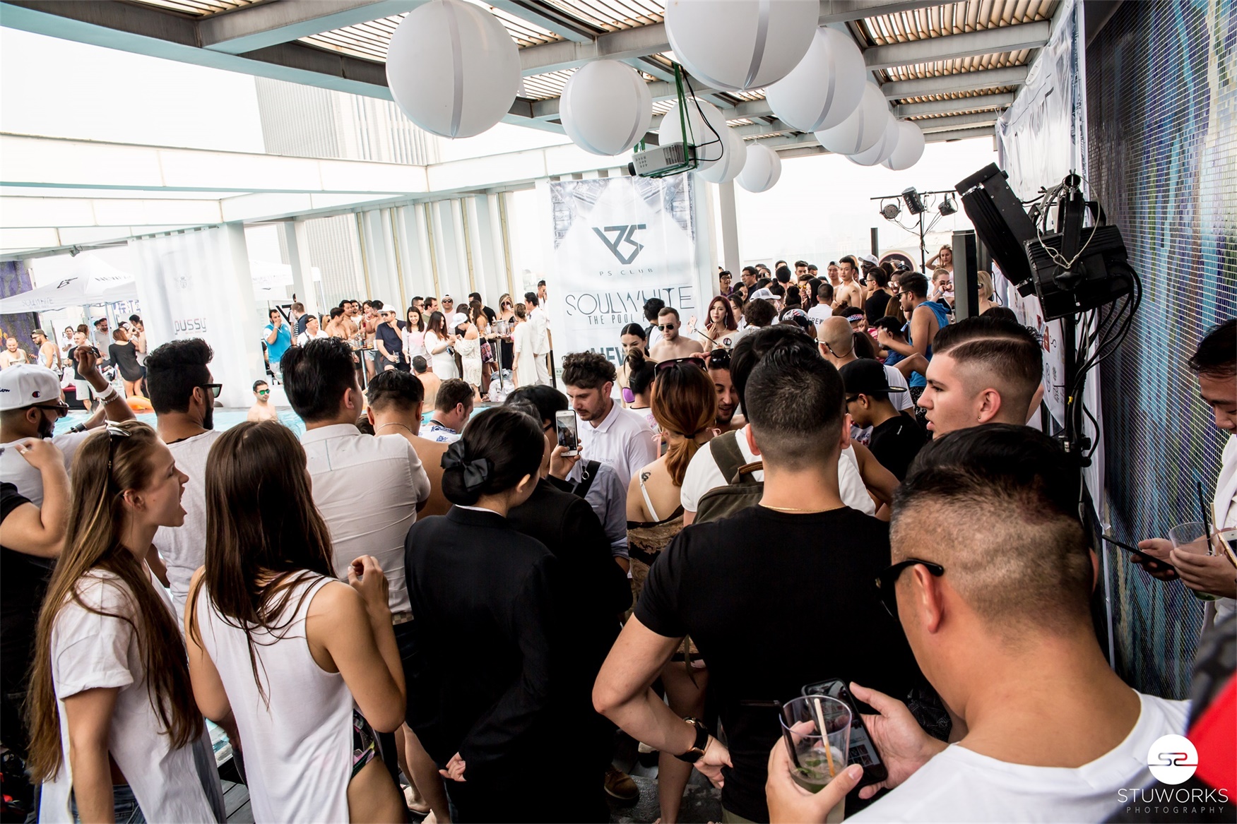 soulwhite pool party邀请函